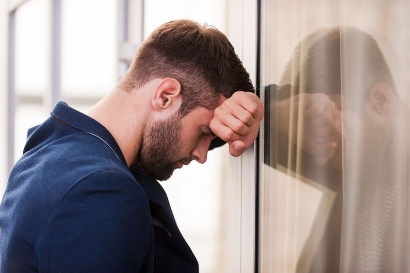 um homem está chateado com a baixa potência, como aumentar