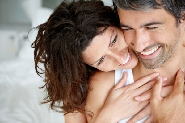 mulher e homem feliz com maior potência