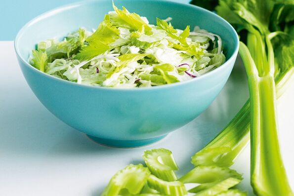 salada de legumes com ervas para potência