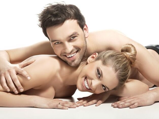 mulher e homem que aumentaram a potência com produtos